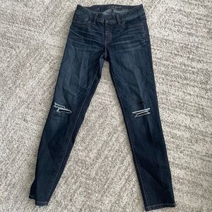 Skimmer style  size 2 White House black market jeans